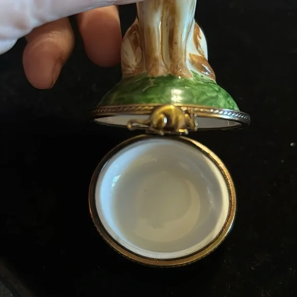 Limoges "upright sitting cat" trinket box - Picture 6 of 9